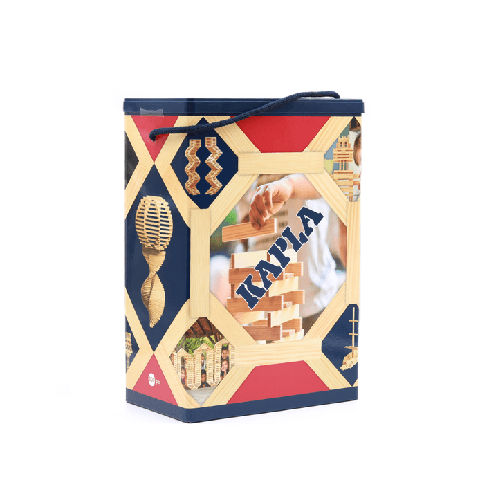 KAPLA 200-piece natural wooden plank box with dark-blue lid, rope handle and construction illustrations.