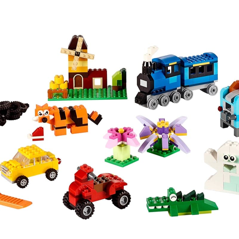 LEGO Classic Medium Creative Brick Box with assorted bricks