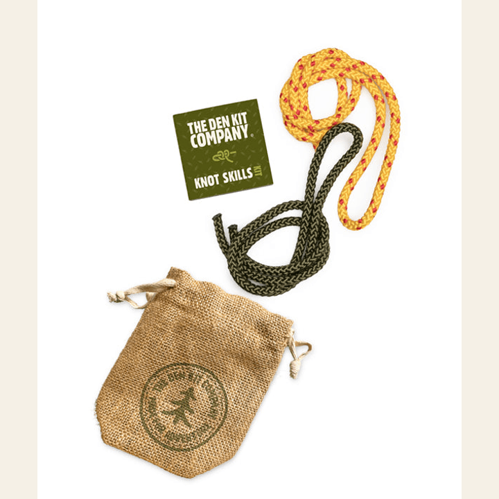 Knot-practising kit with two cords, guide to six knots and storage bag.