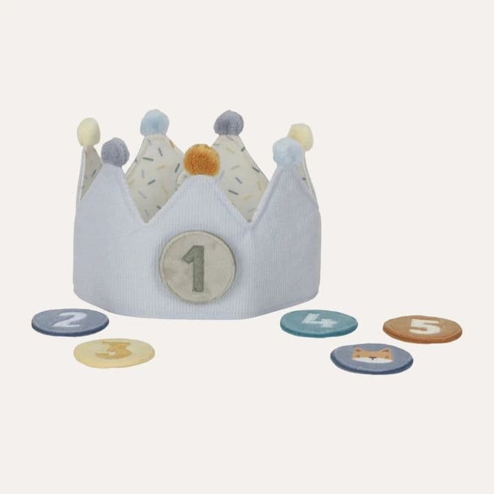 A birthday crown